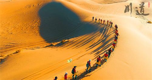 敦煌徒步走沙漠一个人能背多少水.jpg
